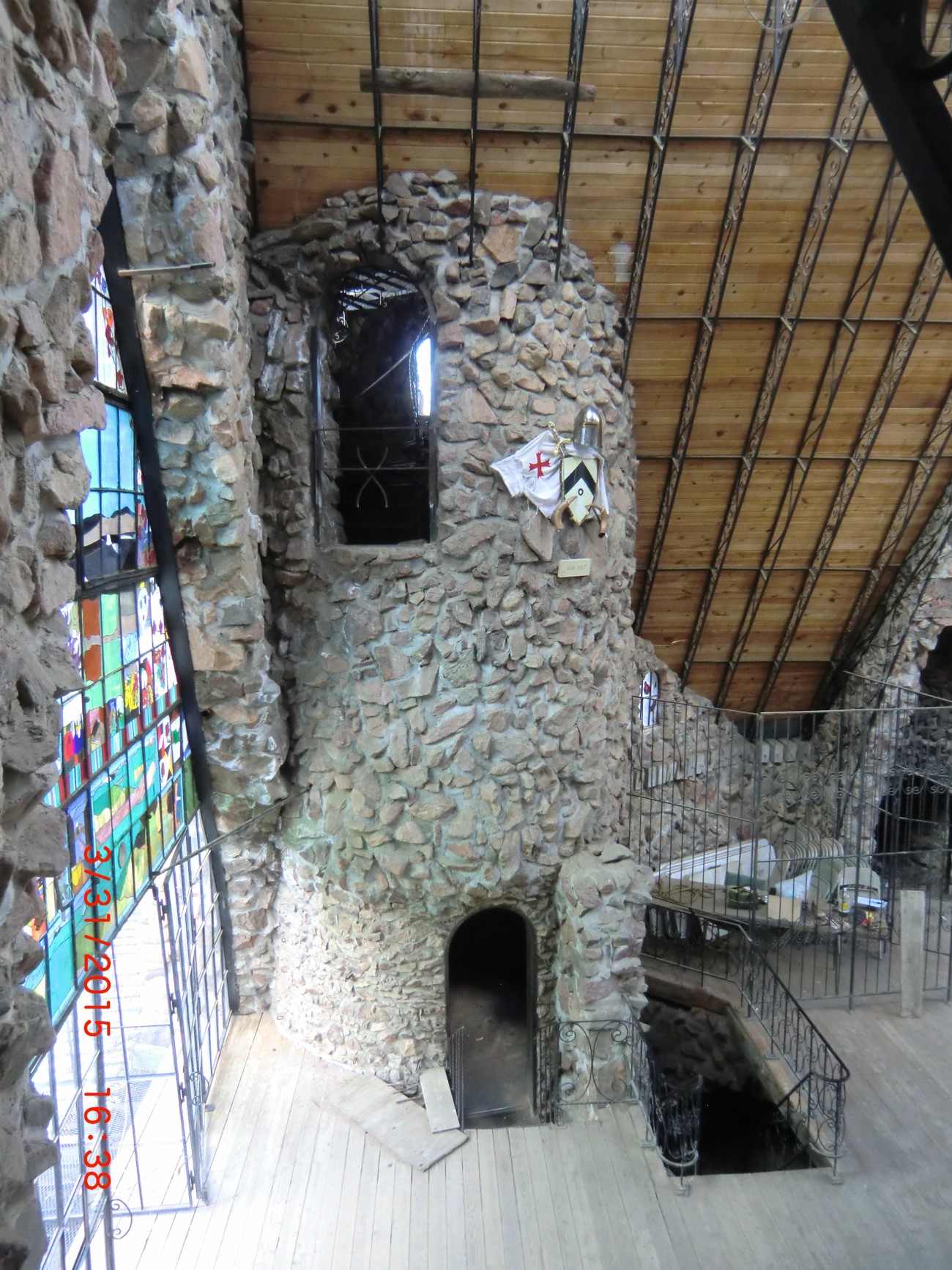 Click image for larger version

Name:	VAN PELT Coat of Arms across Hall.jpg
Views:	105
Size:	589.6 KB
ID:	192